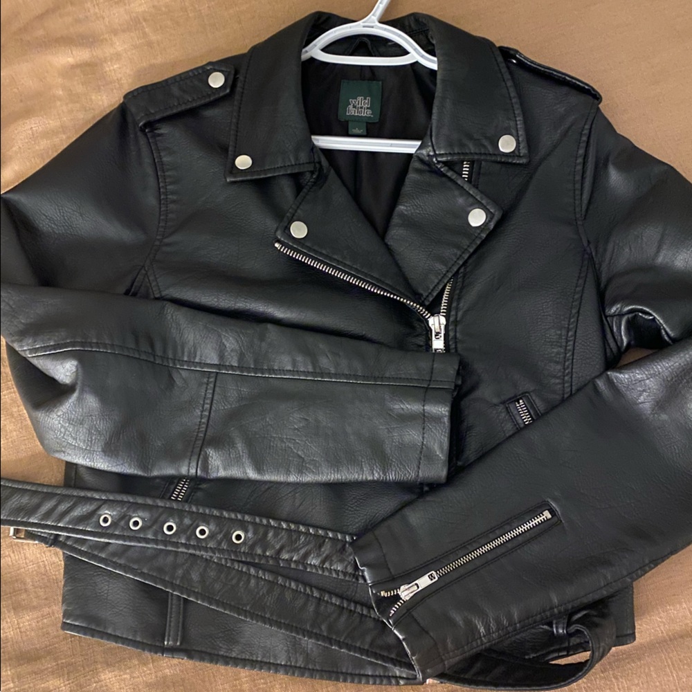 Black wild fable leather jacket. Size Large